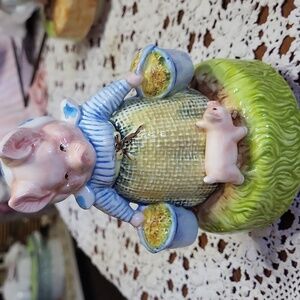 Schmid Beatrix Potter "Aunt Pettitoes" Music Box Figurine